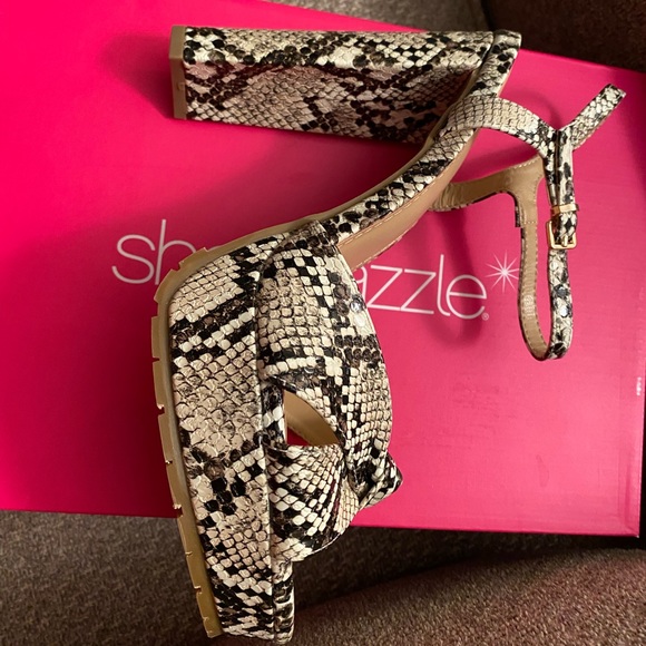 NWT Snakeskin platform heels - Picture 4 of 4